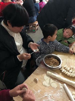 新汶街道辦事處金蘋果幼兒園豆豆班半日活動&ldquo;冬至到包餃子&rdquo;