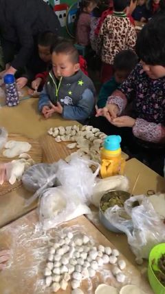 新汶街道辦事處金蘋果幼兒園豆豆班半日活動&ldquo;冬至到包餃子&rdquo;