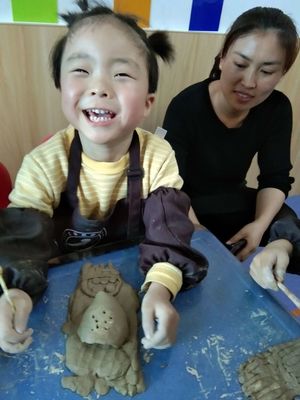 2019吉首市金蘋果幼兒園陶藝特色課
